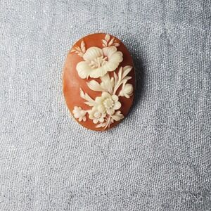 Vintage Oval Cameo Brooch Pin Floral Carved Resin Gold Tone